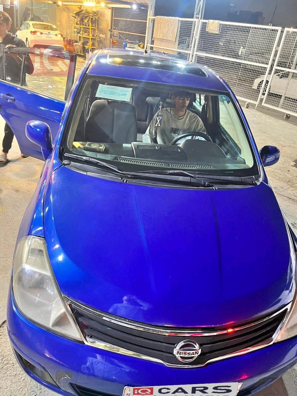 نيسان فيرسا